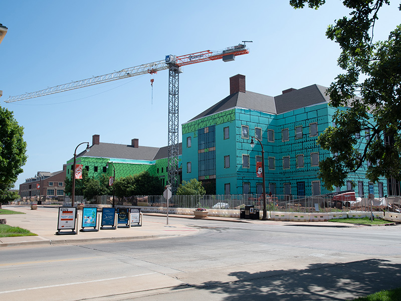 Building progress and crane