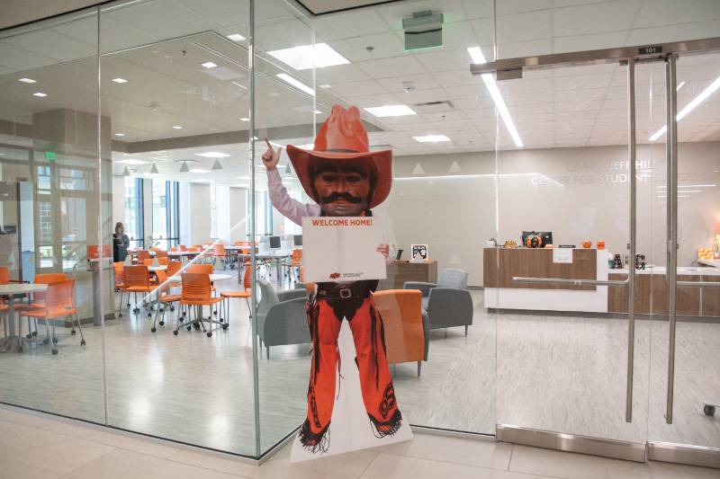 Lynn and Jeff Hilst Center for Student Success